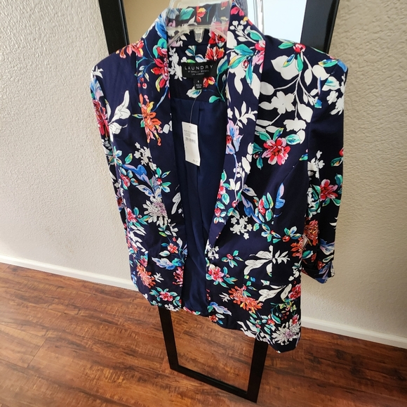 Two pc pants suit - Picture 5 of 6